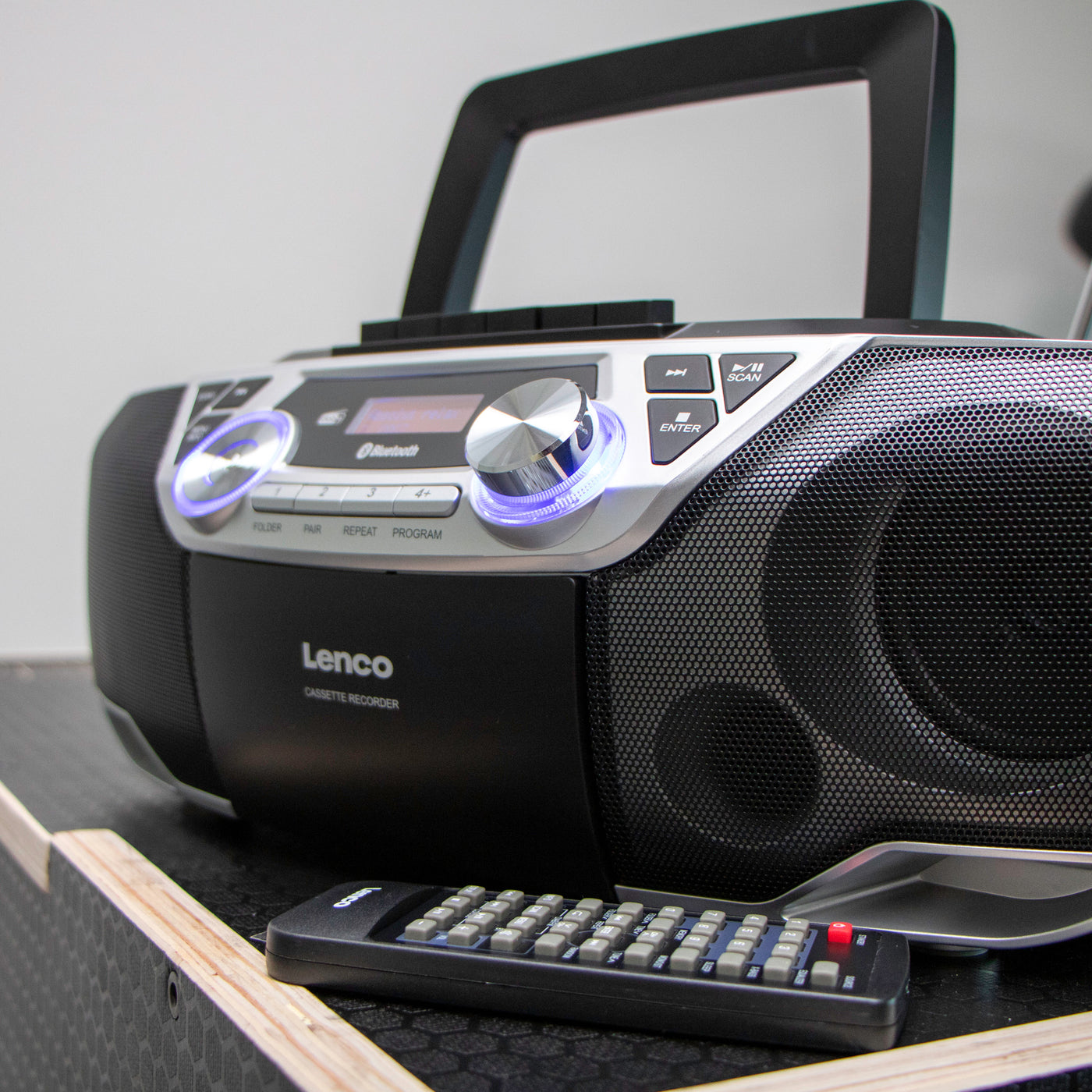 Lenco SCD-720SI - Tragbare XXL Boombox mit DAB+ / FM-Radio, Bluetooth®, CD-, USB- und Kasetten-Spieler - Silber