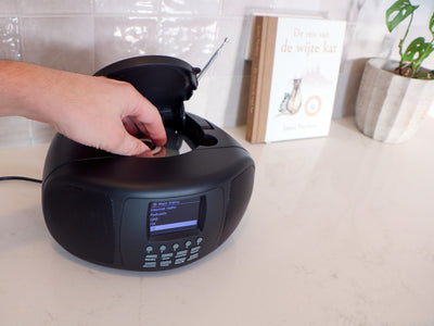 Lenco SCD-6000BK - Tragbares Internetradio mit DAB+/FM, Bluetooth®, CD-Player und großem LCD-Farbdisplay - Schwarz