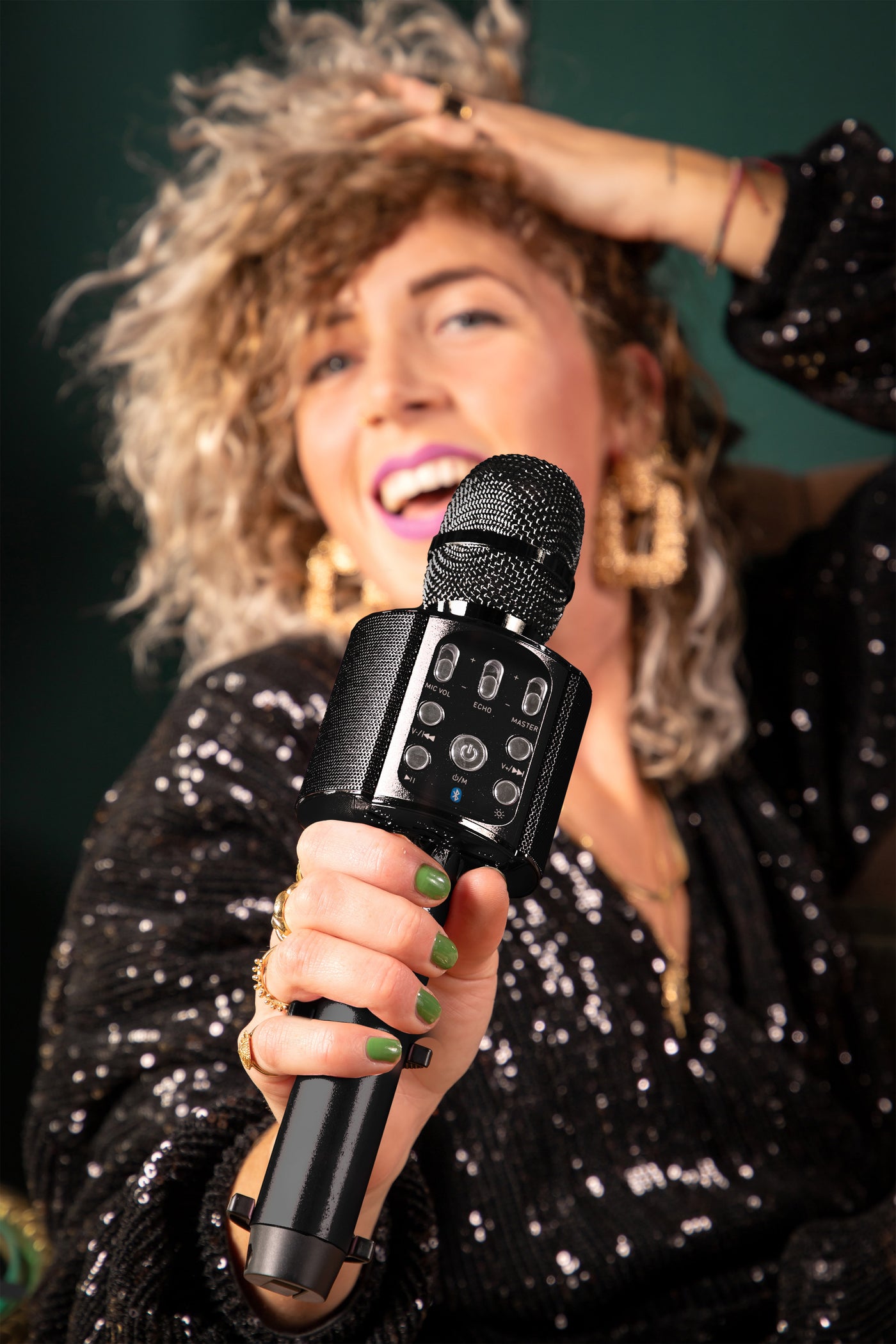 Lenco BMC-090BK - Karaoke Mikrofon mit Bluetooth® - 5 Watt RMS Lautsprecher - Integrierter Akku - Lichteffekte - Handyhalter - USB/SD - Schwarz